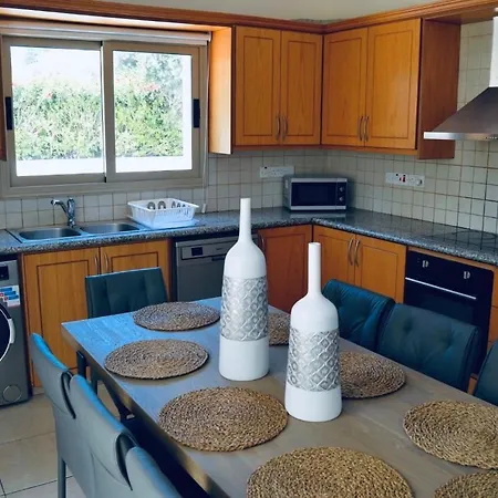 Luxury Phaedra Klorakas