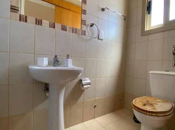 Luxury Phaedra Klorakas